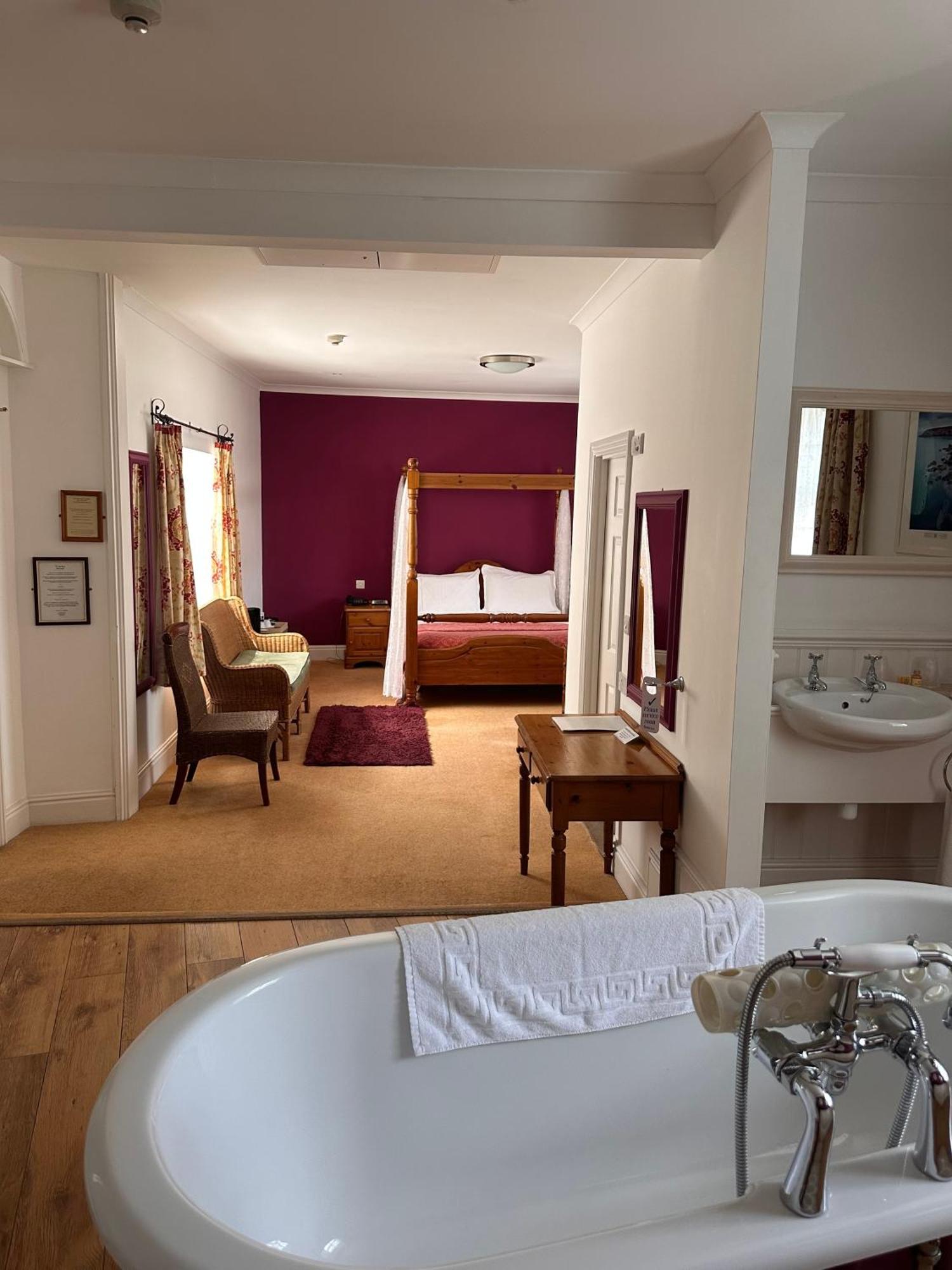 Tyacks Hotel แคมบอร์น ภายนอก รูปภาพ